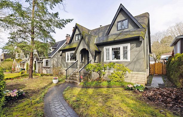 2923 W 32nd Avenue MacKenzie Heights