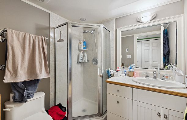 2923 W 32nd Avenue MacKenzie Heights