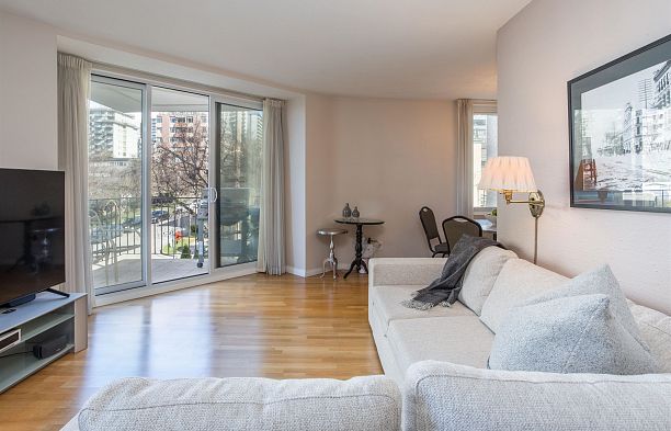 303 1575 BEACH AVENUE, Vancouver BC V6G 1Y5 West End VW