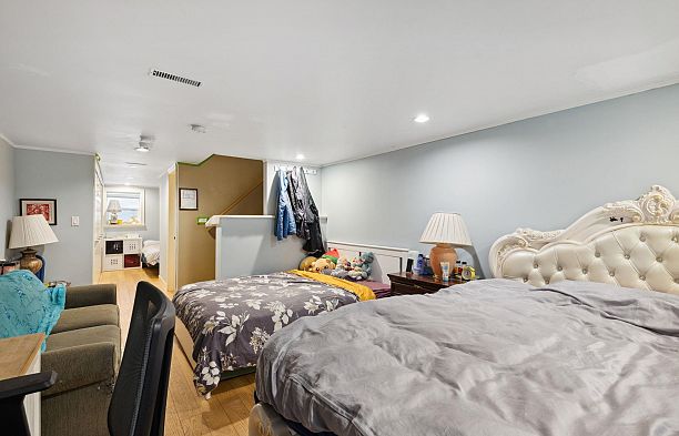 2923 W 32nd Avenue MacKenzie Heights