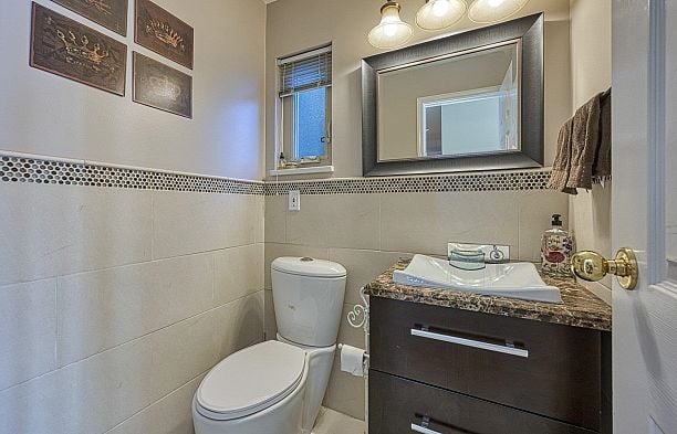 8184 EAST BOULEVARD, Vancouver BC V6P 5R6 S.W. Marine