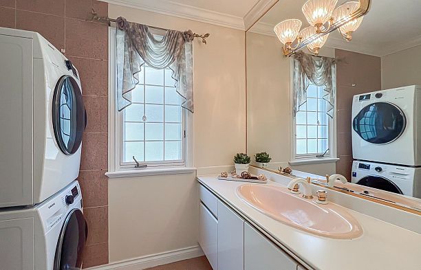 2389 W 21st Avenue Arbutus