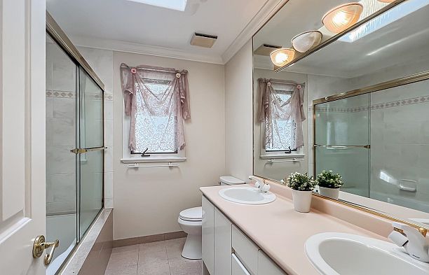2389 W 21st Avenue Arbutus