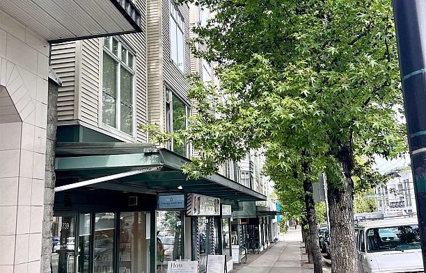 311 3727 W 10th Avenue Point Grey