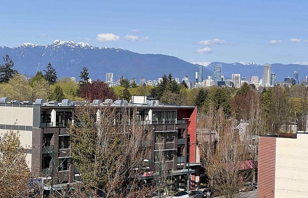 311 3727 W 10th Avenue Point Grey