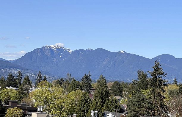 311 3727 W 10th Avenue Point Grey