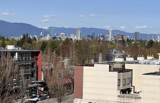 311 3727 W 10th Avenue Point Grey