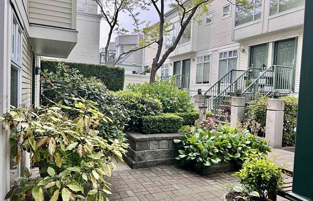 311 3727 W 10th Avenue Point Grey