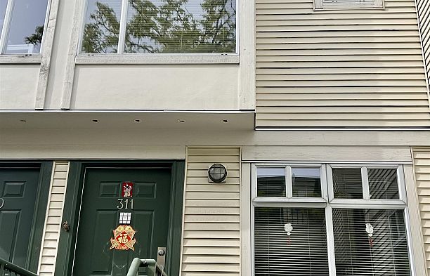 311 3727 W 10th Avenue Point Grey