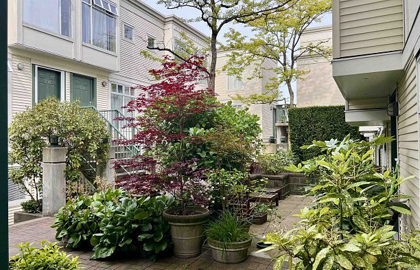 311 3727 W 10th Avenue Point Grey