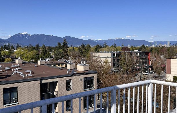 311 3727 W 10th Avenue Point Grey