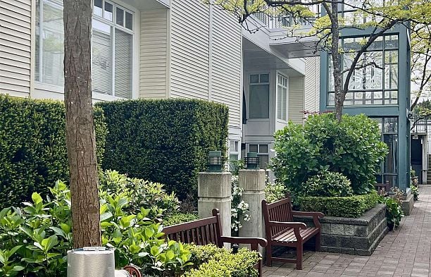 311 3727 W 10th Avenue Point Grey