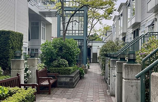 311 3727 W 10th Avenue Point Grey