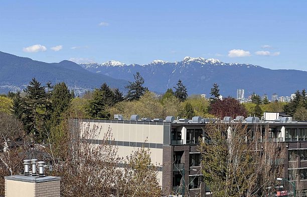 311 3727 W 10th Avenue Point Grey