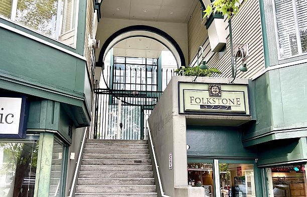 311 3727 W 10th Avenue Point Grey