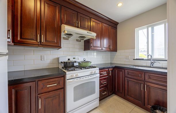 915 W 33rd Avenue Cambie