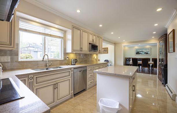 915 W 33rd Avenue Cambie