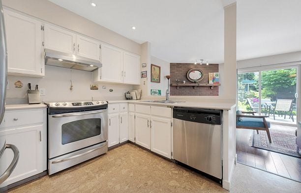 2118 6050 Larch Street Kerrisdale