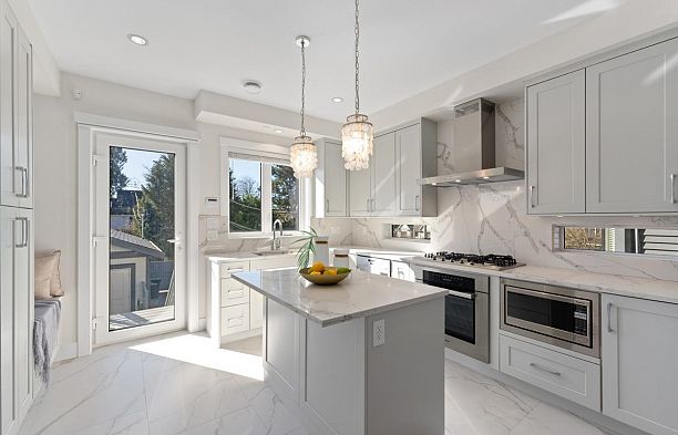 2976 W 42nd Avenue Kerrisdale