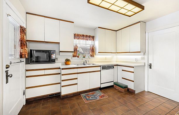 2039 Creelman Avenue Kitsilano