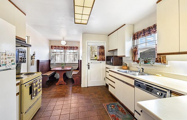 2039 Creelman Avenue Kitsilano