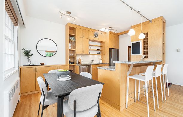 320 2890 Point Grey Road Kitsilano