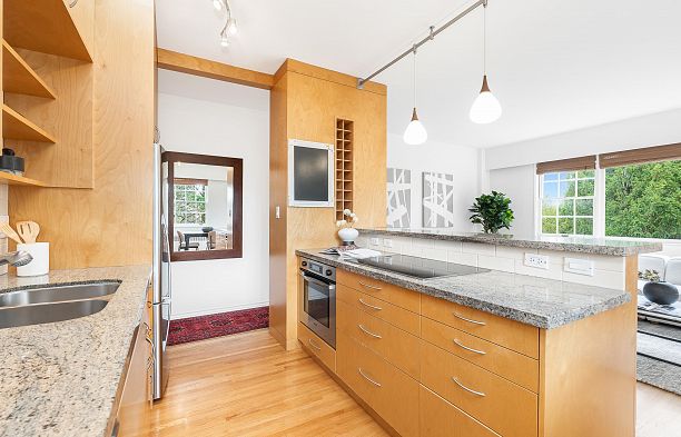 320 2890 Point Grey Road Kitsilano