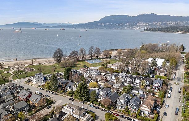 2039 Creelman Avenue Kitsilano