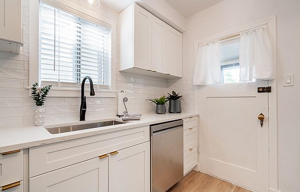 2933 W 42nd Avenue Kerrisdale