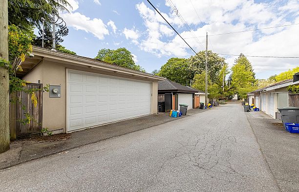 3149 W 28th Avenue MacKenzie Heights