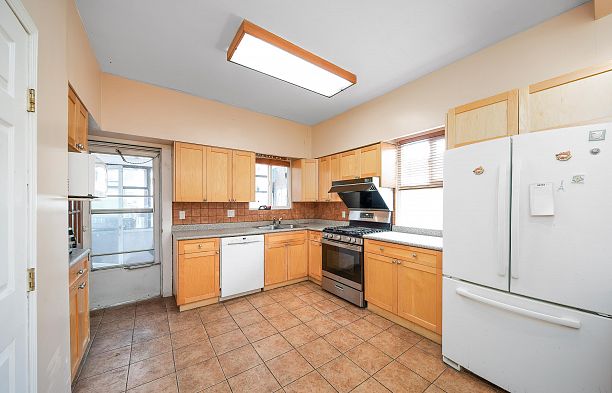 1623 W 66 Avenue S.W. Marine