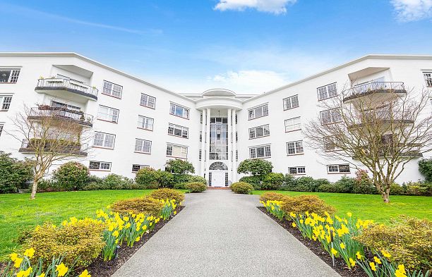 320 2890 Point Grey Road Kitsilano