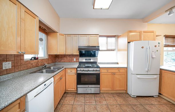 1623 W 66 Avenue S.W. Marine