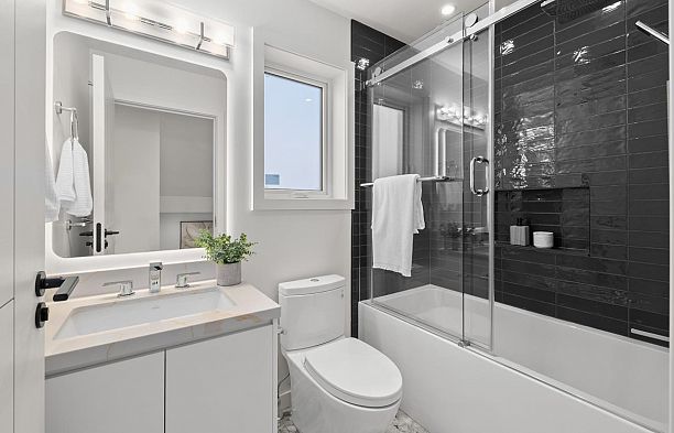 679 W 18th Avenue Cambie