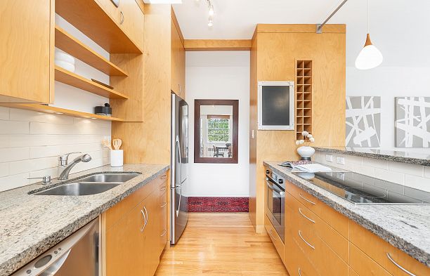 320 2890 Point Grey Road Kitsilano