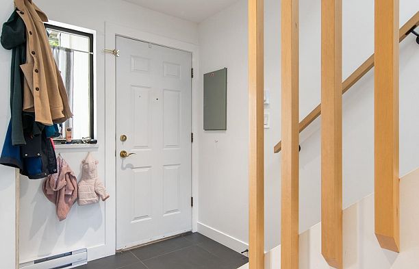 240 2565 W Broadway Avenue Kitsilano