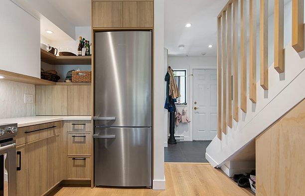 240 2565 W Broadway Avenue Kitsilano