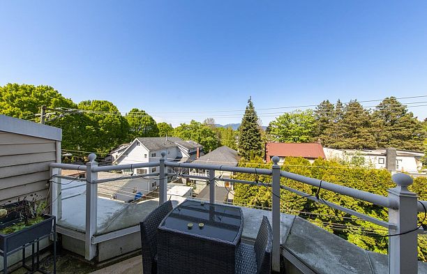 240 2565 W Broadway Avenue Kitsilano
