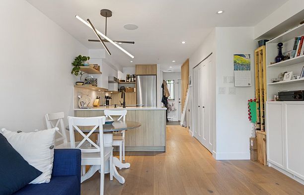 240 2565 W Broadway Avenue Kitsilano