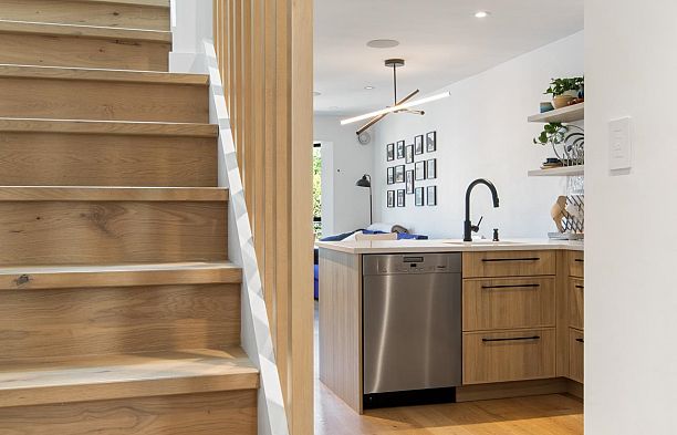 240 2565 W Broadway Avenue Kitsilano