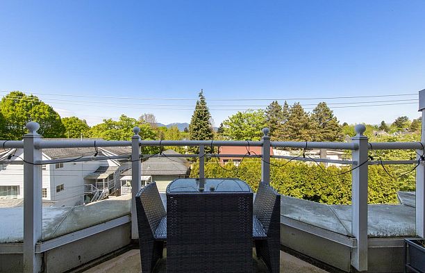 240 2565 W Broadway Avenue Kitsilano