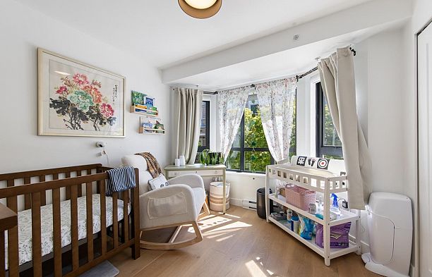 240 2565 W Broadway Avenue Kitsilano