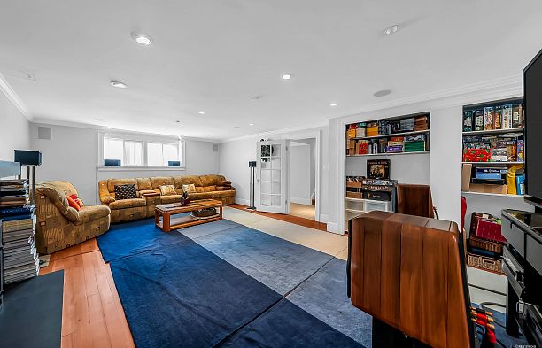 6249 Mccleery Street Kerrisdale