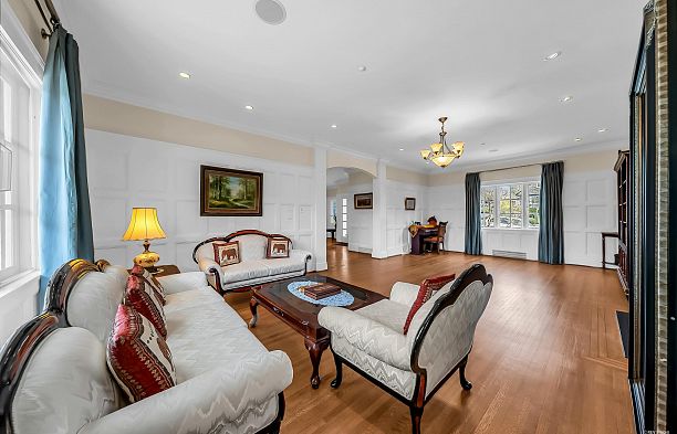 6249 Mccleery Street Kerrisdale