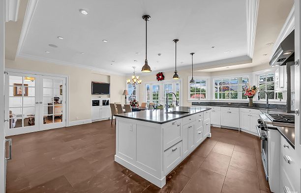 6249 Mccleery Street Kerrisdale