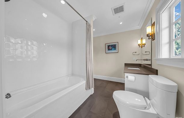 6249 Mccleery Street Kerrisdale