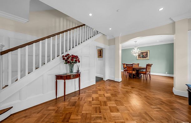 6249 Mccleery Street Kerrisdale