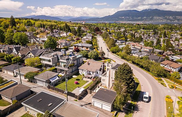 2912 W 27th Avenue MacKenzie Heights