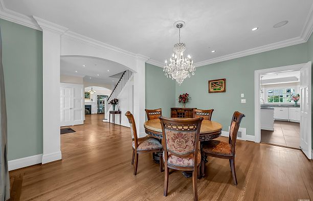 6249 Mccleery Street Kerrisdale