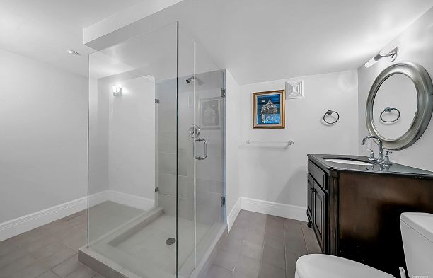 6249 Mccleery Street Kerrisdale